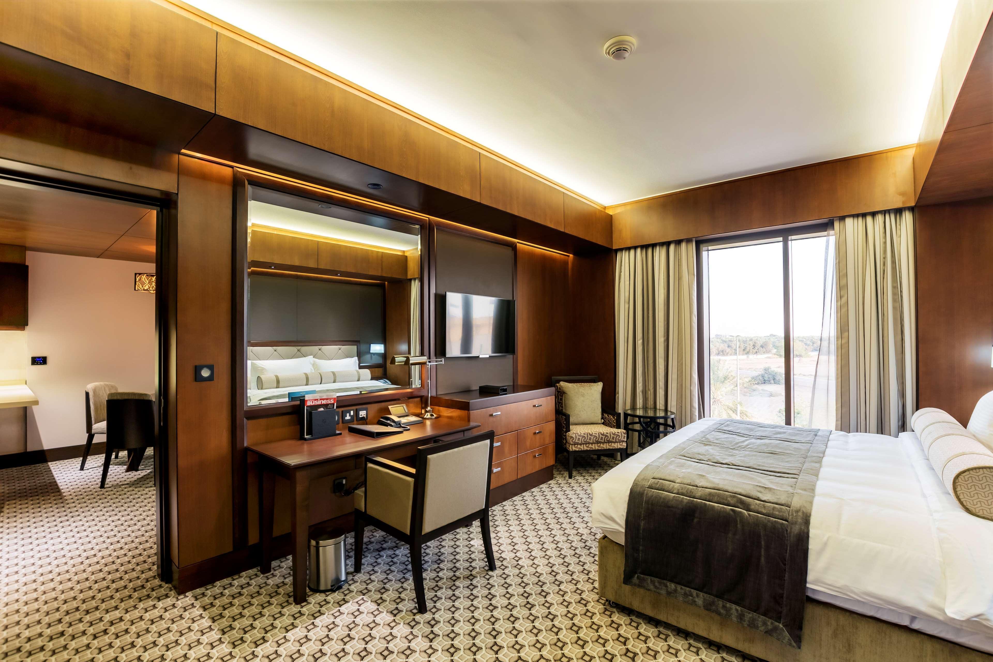 Ayla Grand Hotel Аль-Айн Екстер'єр фото A suite at the hotel