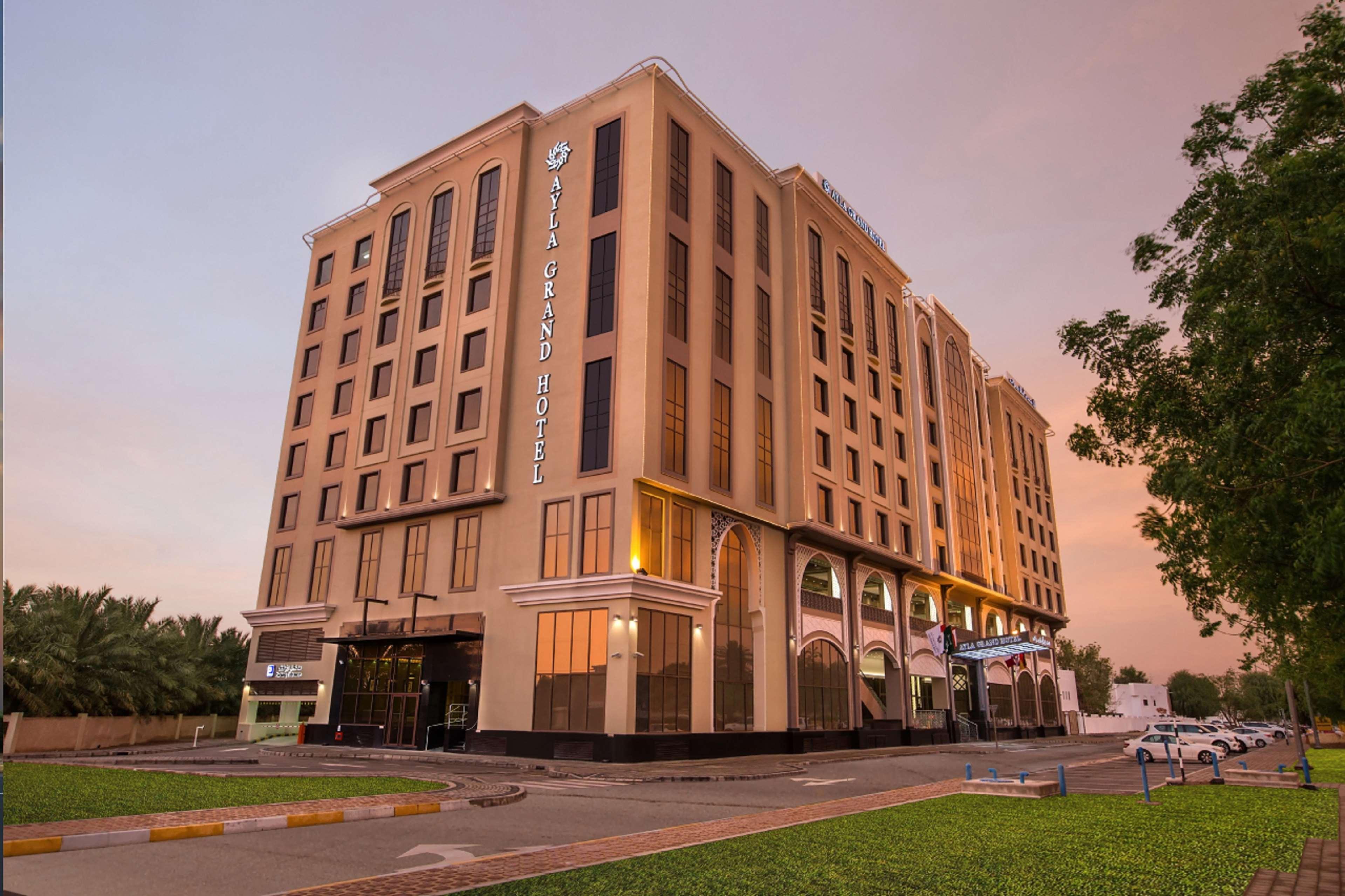 Ayla Grand Hotel Аль-Айн Екстер'єр фото The hotel in 2015