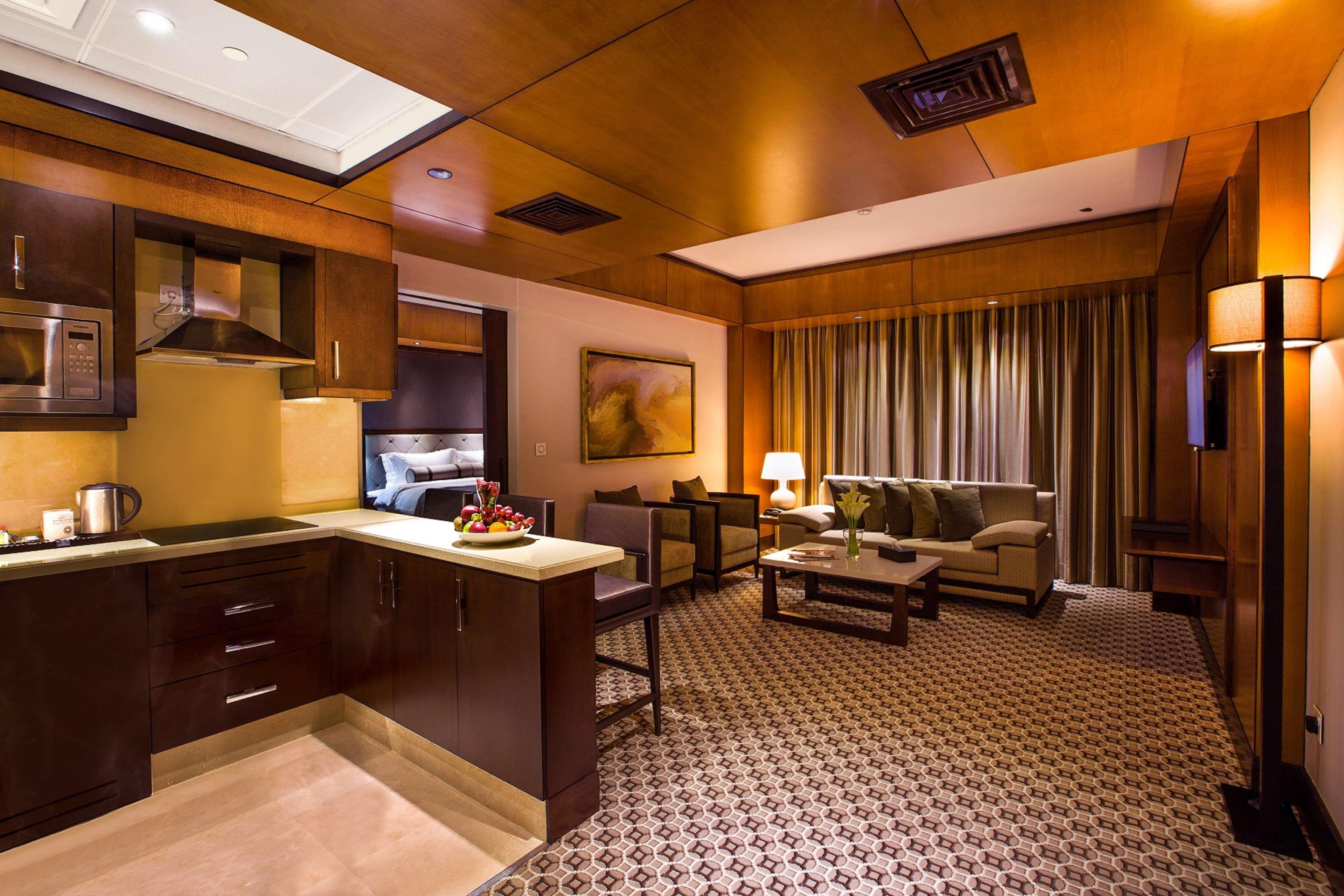 Ayla Grand Hotel Аль-Айн Екстер'єр фото A suite at the hotel