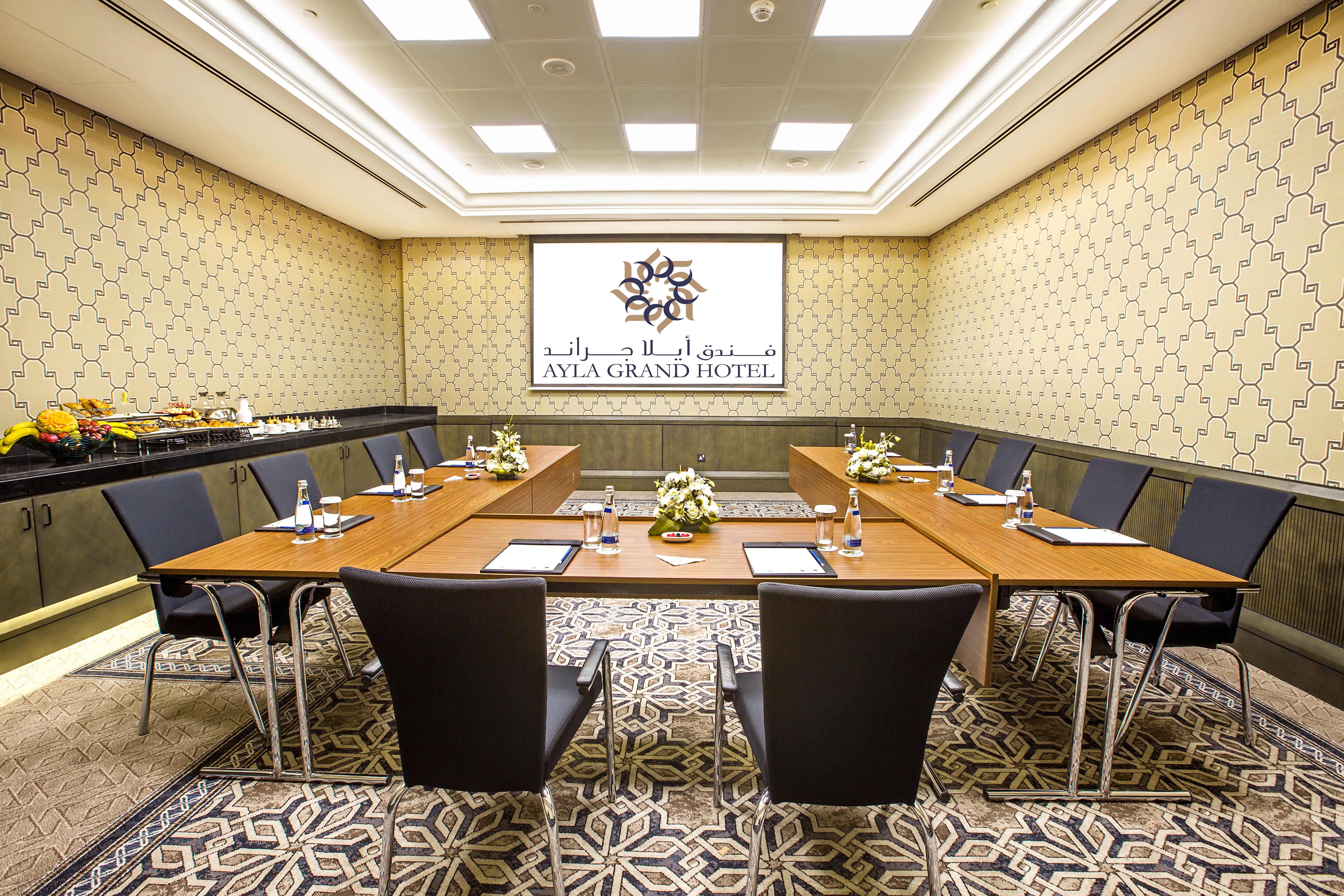 Ayla Grand Hotel Аль-Айн Екстер'єр фото Meeting room