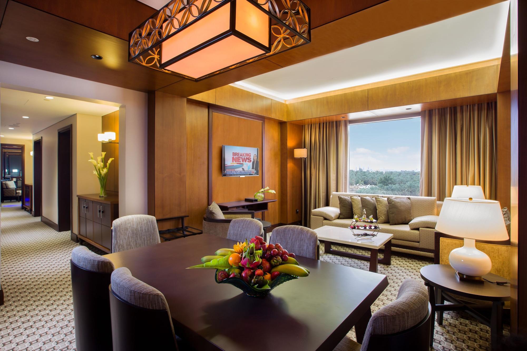 Ayla Grand Hotel Аль-Айн Екстер'єр фото Suite at the hotel